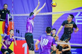 诺兰·莱恩在生涯最后一次登板中因伤退场，全场观众整齐呼喊他的名字